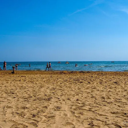 Seaside Escape Flat For Up To 6 Guests Διαμέρισμα *